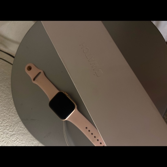 Apple Watch - Picture 2 of 6